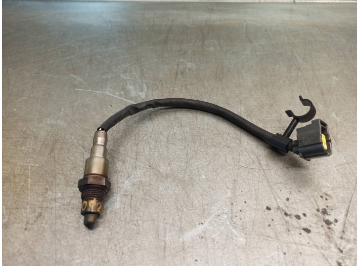 Replacement lambda sensor for Mercedes-Benz CLA-Class (W117) 2.0 cat OEM IAM reference 0095425618 0258030007 BOSCH