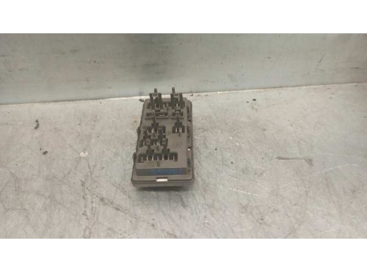 Recambio de caja reles / fusibles para peugeot 106 (s2) max referencia OEM IAM 9643515780 