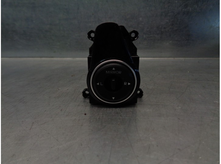 Replacement mirror control switch for Hyundai i40 CW 1.7 CRDi CAT OEM IAM reference 39R4801230 935733Z100 