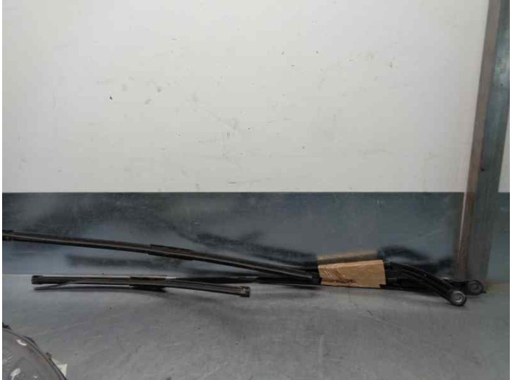 Recambio de brazo limpia delantero derecho para renault laguna ii (bg0) 1.9 dci diesel cat referencia OEM IAM 