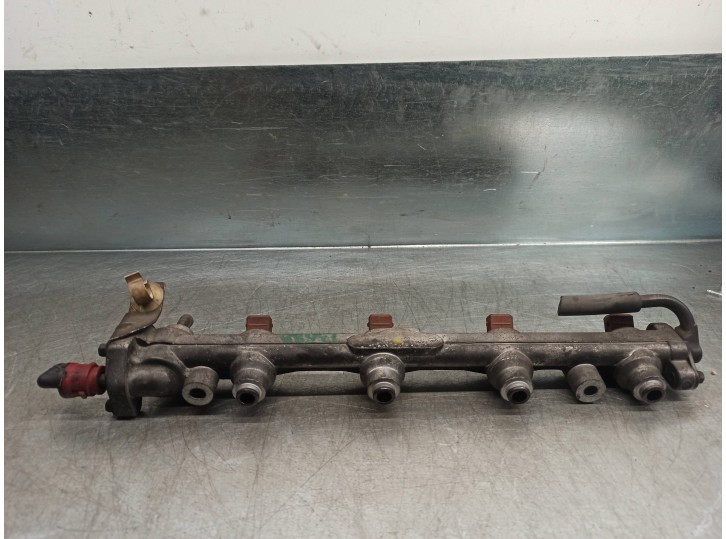 Recambio de rampa inyectora para ford fiesta berlina 1.25 16v cat referencia OEM IAM 98MF9H487DA 