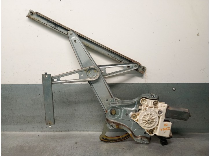 Recambio de elevalunas delantero izquierdo para toyota corolla (e12) 2.0 turbodiesel cat referencia OEM IAM 6982002120 698200212