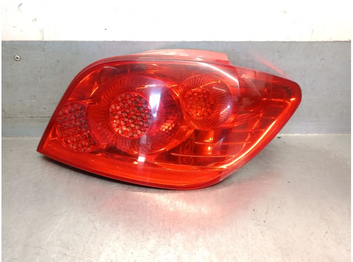 Recambio de piloto trasero derecho para peugeot 307 (s1) 2.0 hdi cat referencia OEM IAM 557674B 6351P3 