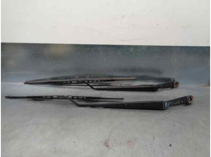 Recambio de brazo limpia delantero derecho para lexus is200 (gxe10) 2.0 cat referencia OEM IAM 8521153030  