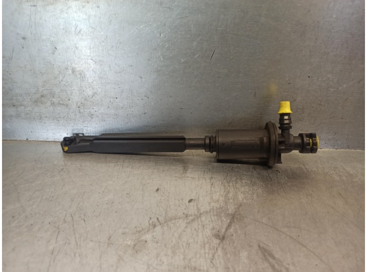 Recambio de bombin embrague para opel vivaro furgón/combi (07.2006 =>) referencia OEM IAM 8200506488 83657432 GM