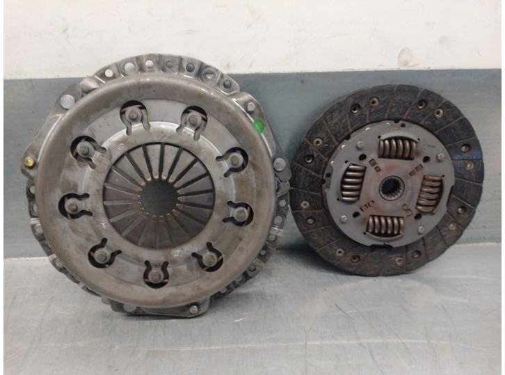 Recambio de kit embrague para peugeot 206 berlina 1.9 diesel referencia OEM IAM 2051J8 120024510 LUK