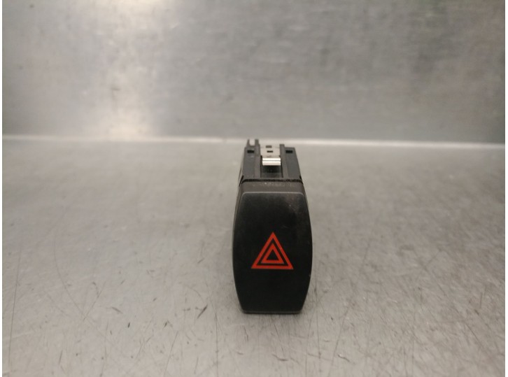 Replacement hazard warning switch for BMW X4 (F26) xDrive 20 d OEM IAM reference 61319389076 61319389076 