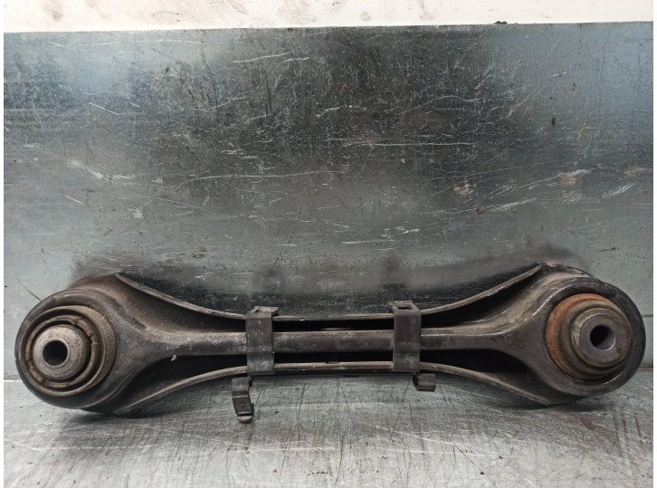 Recambio de brazo suspension superior trasero izquierdo para bmw serie 3 berlina (e90) 320d referencia OEM IAM 3332676525  