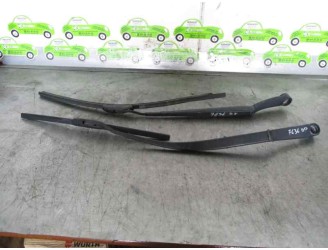 Recambio de brazo limpia delantero derecho para kia cee´d 1.6 crdi cat referencia OEM IAM 983211H000 