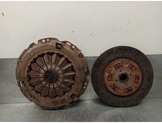 Replacement clutch kit for Toyota Corolla (E12) 2.0 turbodiesel cat OEM IAM reference 3121012240 