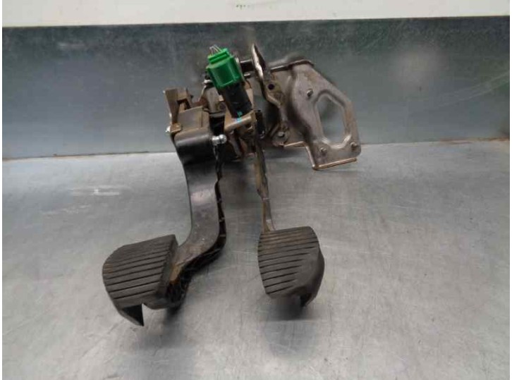 Recambio de juego pedales para peugeot 208 1.2 16v vti referencia OEM IAM   