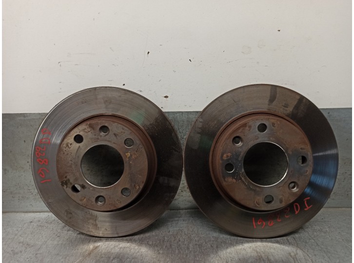 Recambio de disco freno delantero para peugeot 205 berlina 1.4 gt referencia OEM IAM 4246H0  