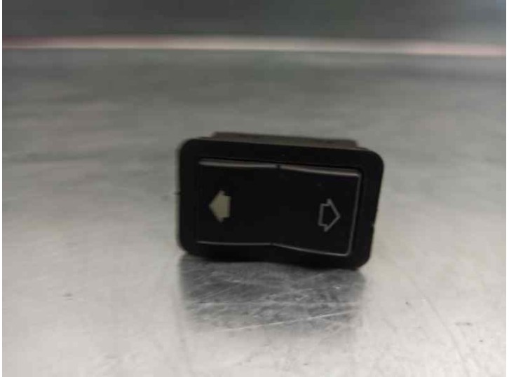Recambio de mando elevalunas trasero derecho para bmw serie 7 (e38) 725tds referencia OEM IAM 8368974 