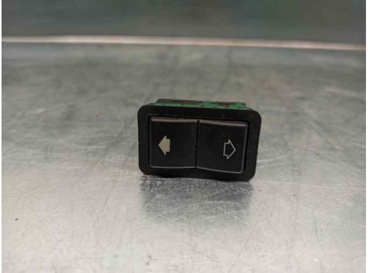 Recambio de mando elevalunas trasero izquierdo para ford focus berlina (cak) 1.6 16v cat referencia OEM IAM 8368974 