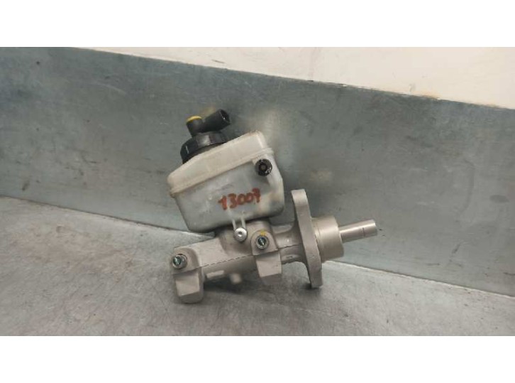 Replacement brake master cylinder for Dacia Logan MCV 1.5 dCi diesel CAT OEM IAM reference 03350890471 