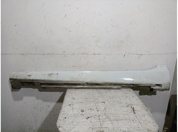 Replacement side skirt for Volvo V40 Hatchback (525) D2 OEM IAM reference 31395042LH 