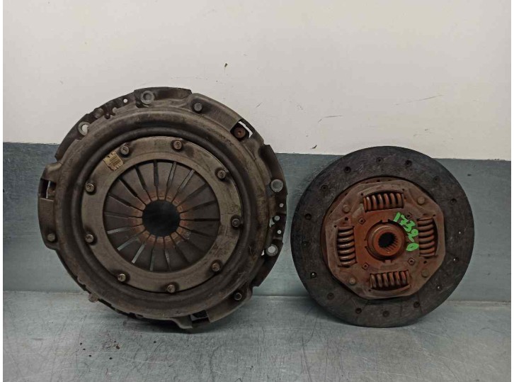 Recambio de kit embrague para lancia lybra berlina 1.8 cat referencia OEM IAM 71729525 VALEO