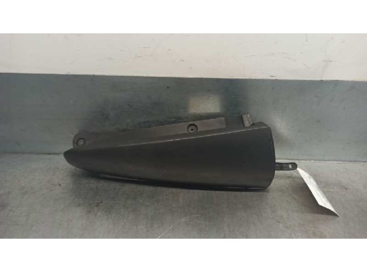 Recambio de molduras traseras para dacia logan mcv 1.5 dci diesel cat referencia OEM IAM 82001414581  