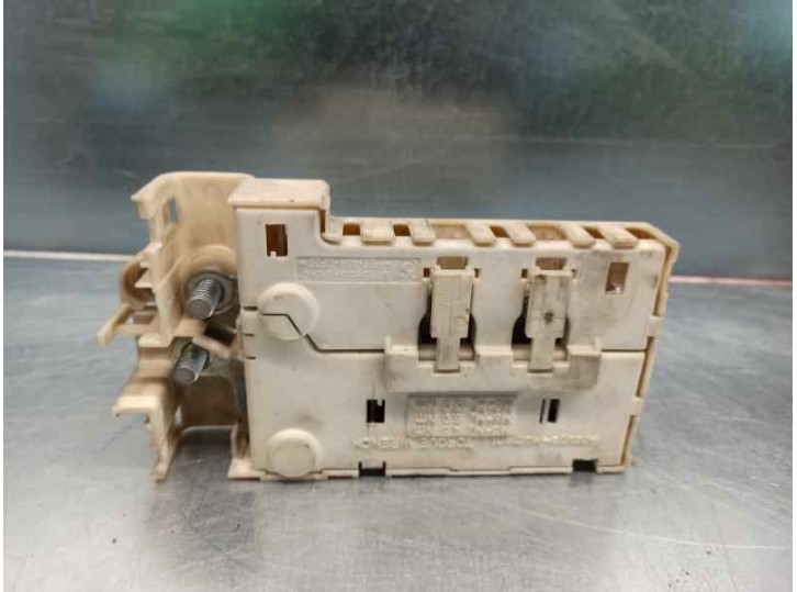 Recambio de caja reles / fusibles para bmw serie 7 (e38) 725tds referencia OEM IAM 61138370640 