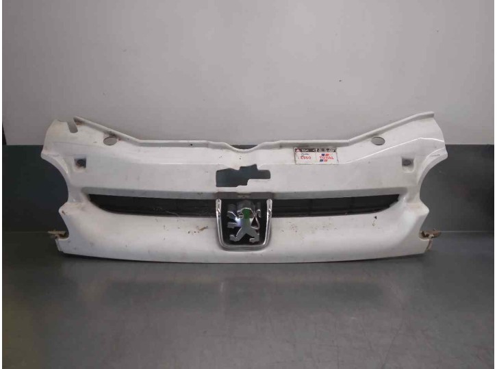 Recambio de rejilla delantera para peugeot partner (s1) 1.9 diesel referencia OEM IAM 9618254777 