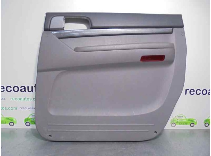 Recambio de guarnecido puerta trasera derecha para ssangyong rodius 2.0 td cat referencia OEM IAM 7220221000  