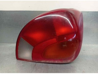 Recambio de piloto trasero derecho para ford fiesta berlina 1.25 16v cat referencia OEM IAM 96FG13N004  