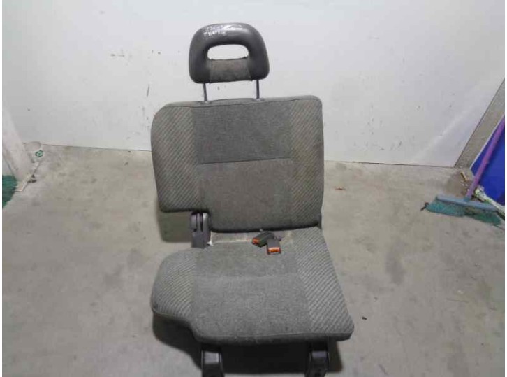 Recambio de asientos trasero derecho para nissan terrano/terrano.ii (r20) 2.7 turbodiesel referencia OEM IAM 3400123 TELA GRIS 5