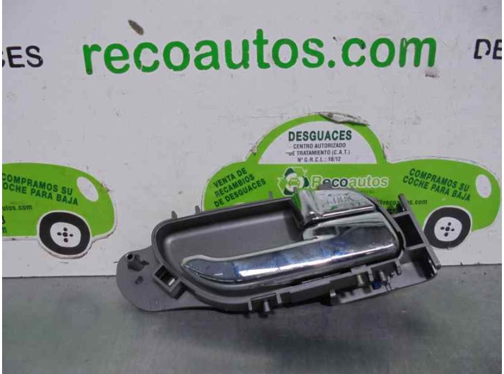 Recambio de maneta interior trasera derecha para ssangyong rodius 2.0 td cat referencia OEM IAM 7242021000  