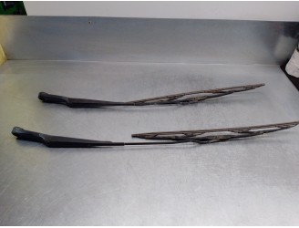 Recambio de brazo limpia delantero derecho para land rover freelander 2.0 td4 cat referencia OEM IAM DKB103090 DKB103030 