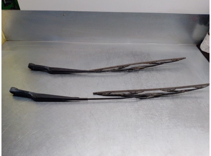 Recambio de brazo limpia delantero derecho para land rover freelander 2.0 td4 cat referencia OEM IAM DKB103090 DKB103030 