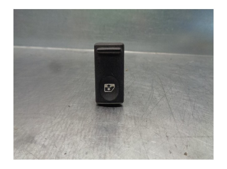 Recambio de mando elevalunas delantero derecho para renault 19 chamade referencia OEM IAM 