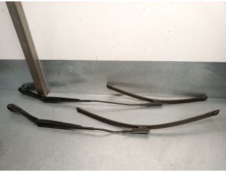 Recambio de brazo limpia delantero derecho para ford kuga iii (dfk) 1.5 ecoboost referencia OEM IAM LV4B17526BA 2579874 