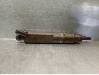 Replacement injector for Volkswagen Passat Saloon (3B2) 1.9 TDI OEM IAM reference 028130201G 2FHKBEL58P144 BOSCH