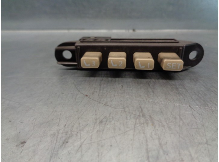Recambio de mando asiento izquierdo para lexus is 200 (ds2/is2) 220d referencia OEM IAM 15A989 