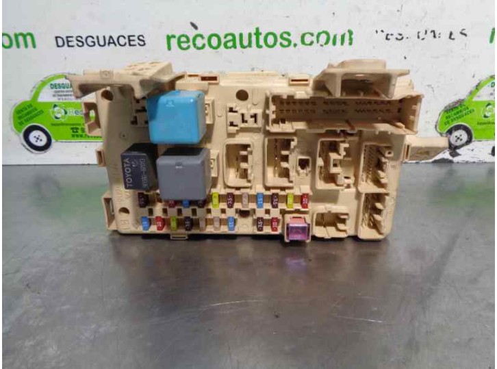 Recambio de caja reles / fusibles para toyota avensis berlina (t25) 2.0 d-cat referencia OEM IAM 82641CA010F 