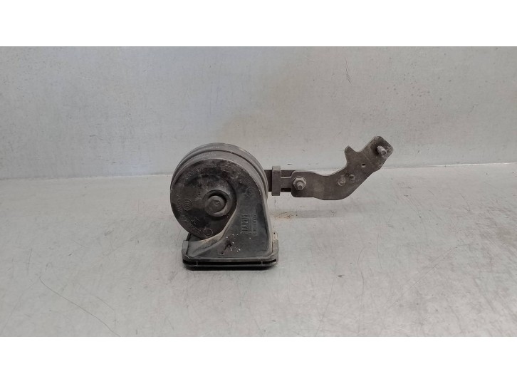 Recambio de claxon para land rover range rover velar 2.0 diesel cat referencia OEM IAM J8A213802AC 