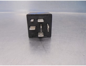 Replacement relay for Volkswagen Passat Saloon (3B2) 1.9 TDi OEM IAM reference 431951253H 