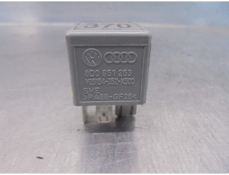 Replacement relay for Volkswagen Passat Saloon (3B2) 1.9 TDI OEM IAM reference 8D0951253 