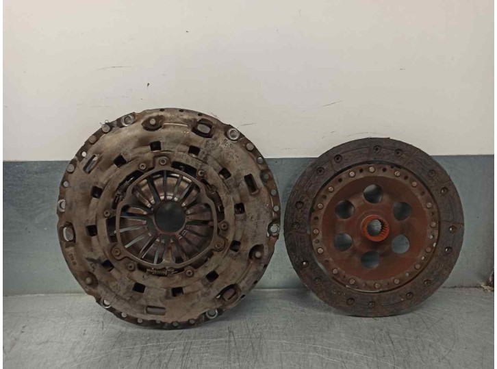 Replacement clutch kit for Ford Focus saloon (CAK) 1.8 TDCi CAT OEM IAM reference 1S417563DB LUK