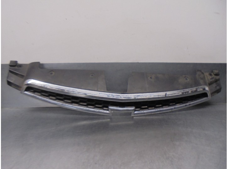 Recambio de rejilla delantera para chevrolet cruze 2.0 diesel cat referencia OEM IAM 95931767  
