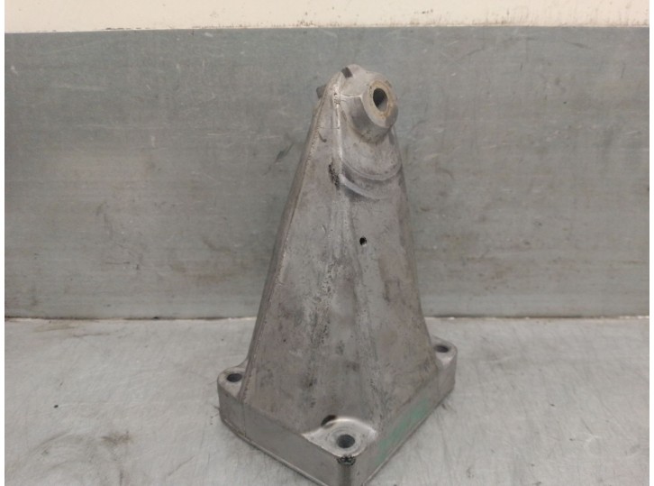 Replacement right engine mount for Mercedes-Benz E-Class (W211) E 220 CDI (211.006) OEM IAM reference A6112230804 A61122308