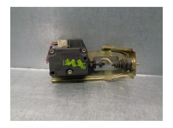 Recambio de motor tapa deposito combustible para peugeot 405 break 1.9 cat referencia OEM IAM 151815  