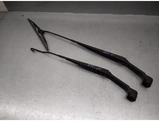 Recambio de brazo limpia delantero izquierdo para mitsubishi space star (a00) 1.2 referencia OEM IAM 8250A491  