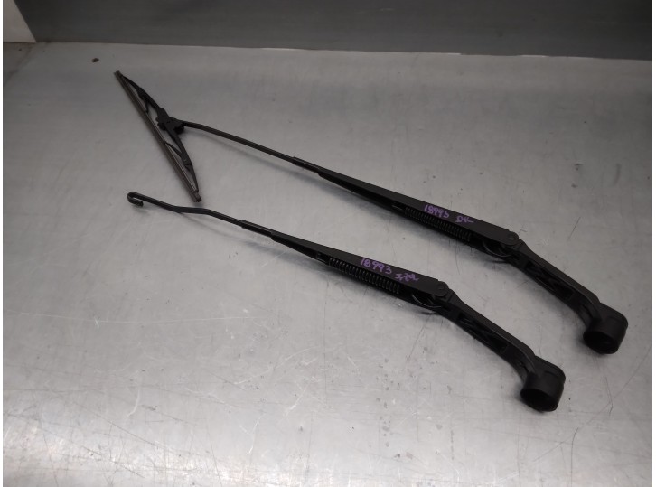 Recambio de brazo limpia delantero izquierdo para mitsubishi space star (a00) 1.2 referencia OEM IAM 8250A491 