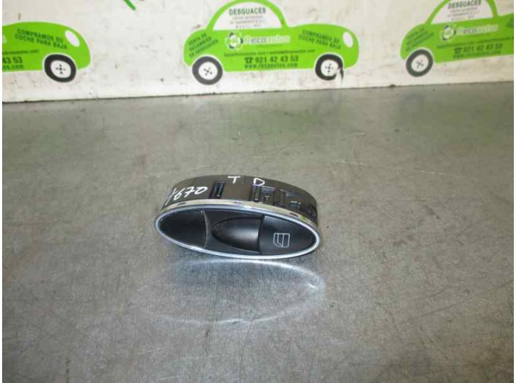 Recambio de mando elevalunas trasero derecho para mercedes-benz clase e (w211) berlina 2.7 cdi cat referencia OEM IAM 2118218651