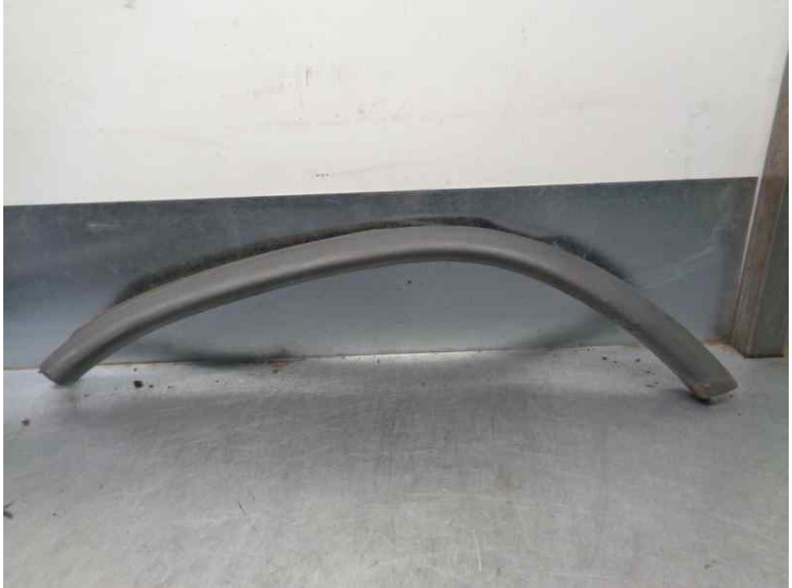 Recambio de aletin delantero izquierdo para nissan terrano/terrano.ii (r20) 2.7 turbodiesel referencia OEM IAM 638137F000  