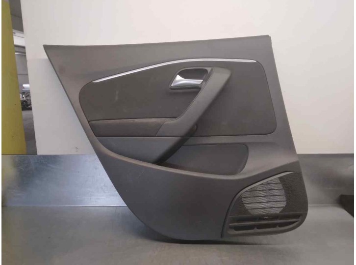 Recambio de guarnecido puerta trasera izquierda para volkswagen polo (6c1) 1.4 tdi referencia OEM IAM 6C6867211B  5 PUERTAS