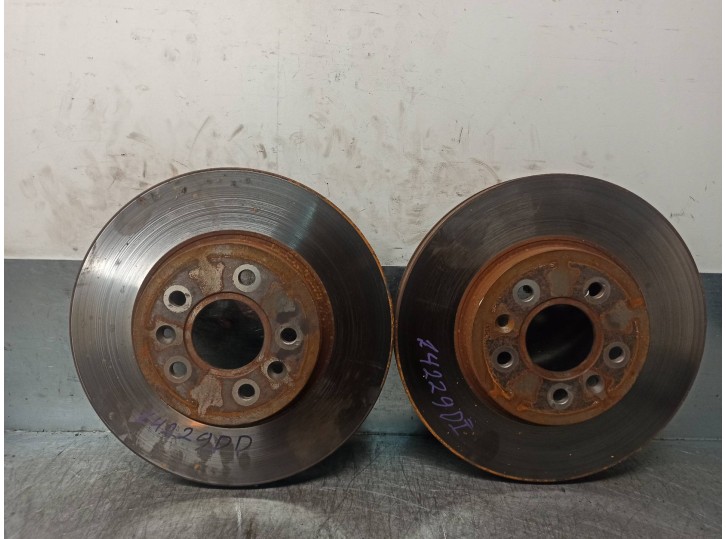 Replacement front brake disc for Ford Mondeo III (B5Y) 2.0 TDCi OEM IAM reference 1681578 