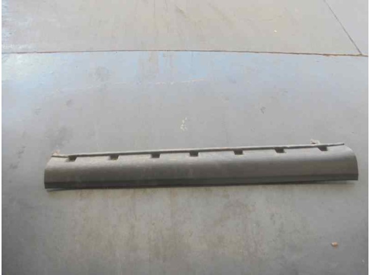 Recambio de spoiler talonera lateral derecha para fiat sedici (189) 1.9 8v multijet dynamic referencia OEM IAM 7723179J0 