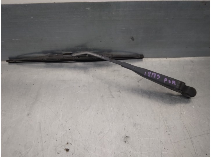 Replacement rear wiper arm for Citroën AX 1.1 OEM IAM reference 95619032 